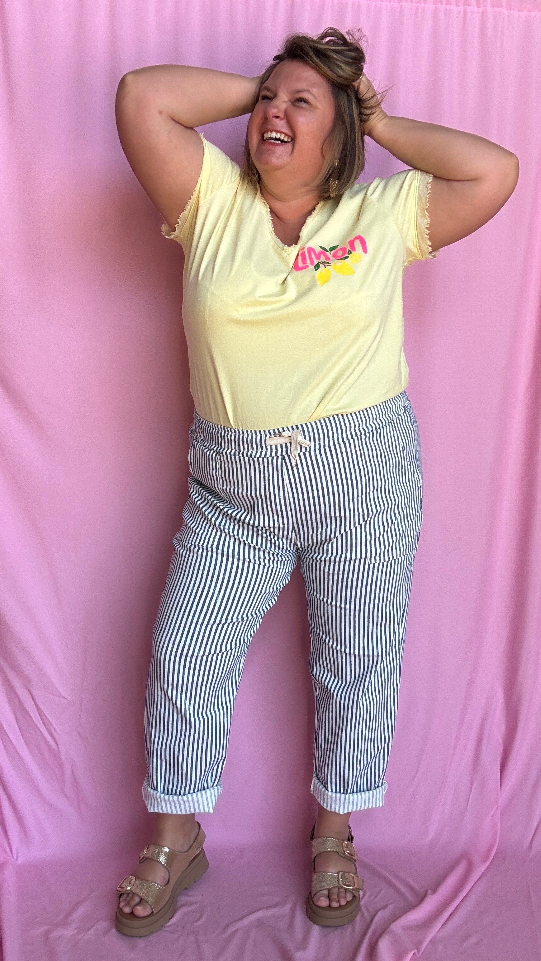 Un tee-shirt grande taille jaune qui respire l'été, la fraîcheur et la bonne humeur , ce modèle Lemoncello apporte une touche fruitée à ton look 