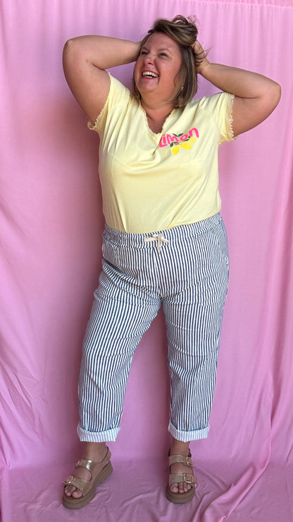 Un tee-shirt grande taille jaune qui respire l'été, la fraîcheur et la bonne humeur , ce modèle Lemoncello apporte une touche fruitée à ton look 