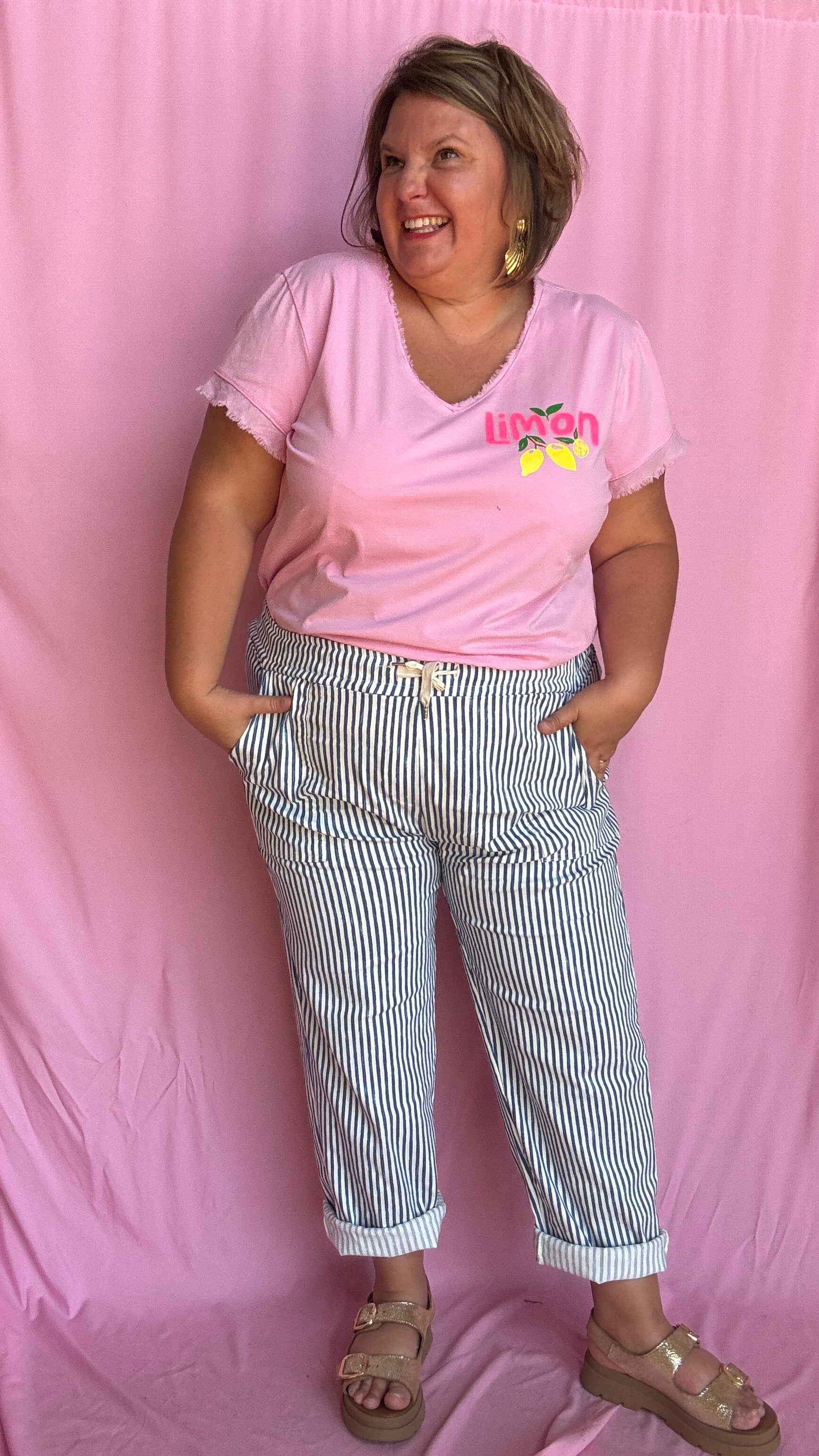 Un tee-shirt grande taille rose qui respire l'été, la fraîcheur et la bonne humeur , ce modèle Lemoncello apporte une touche fruitée à ton look 