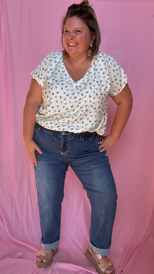 Un top grande taille adorable et romantique beige avec coeurs bleu et noeud dans le dos