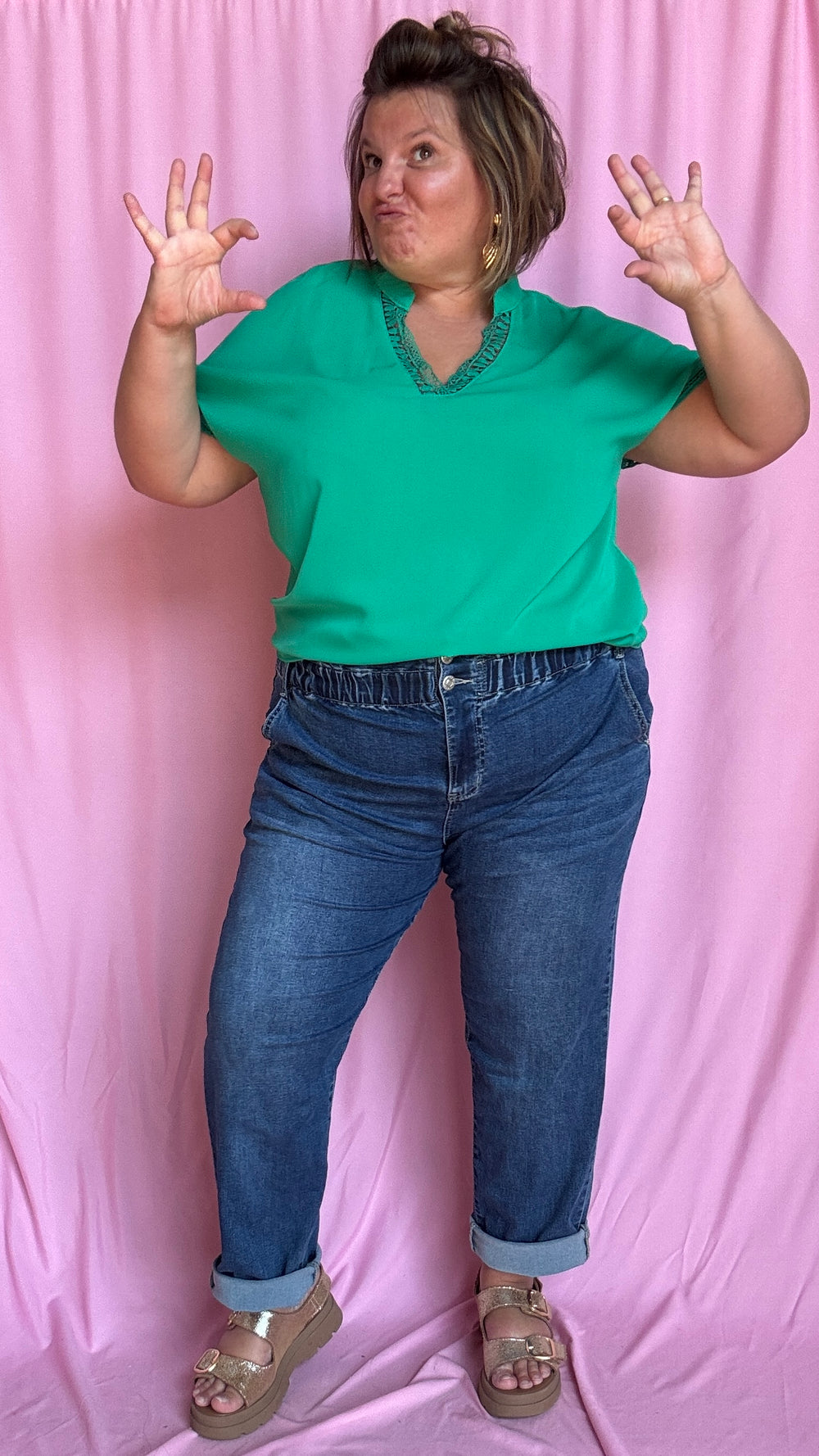 Top gigi - grande taille vert intense détail col et manche travaillés