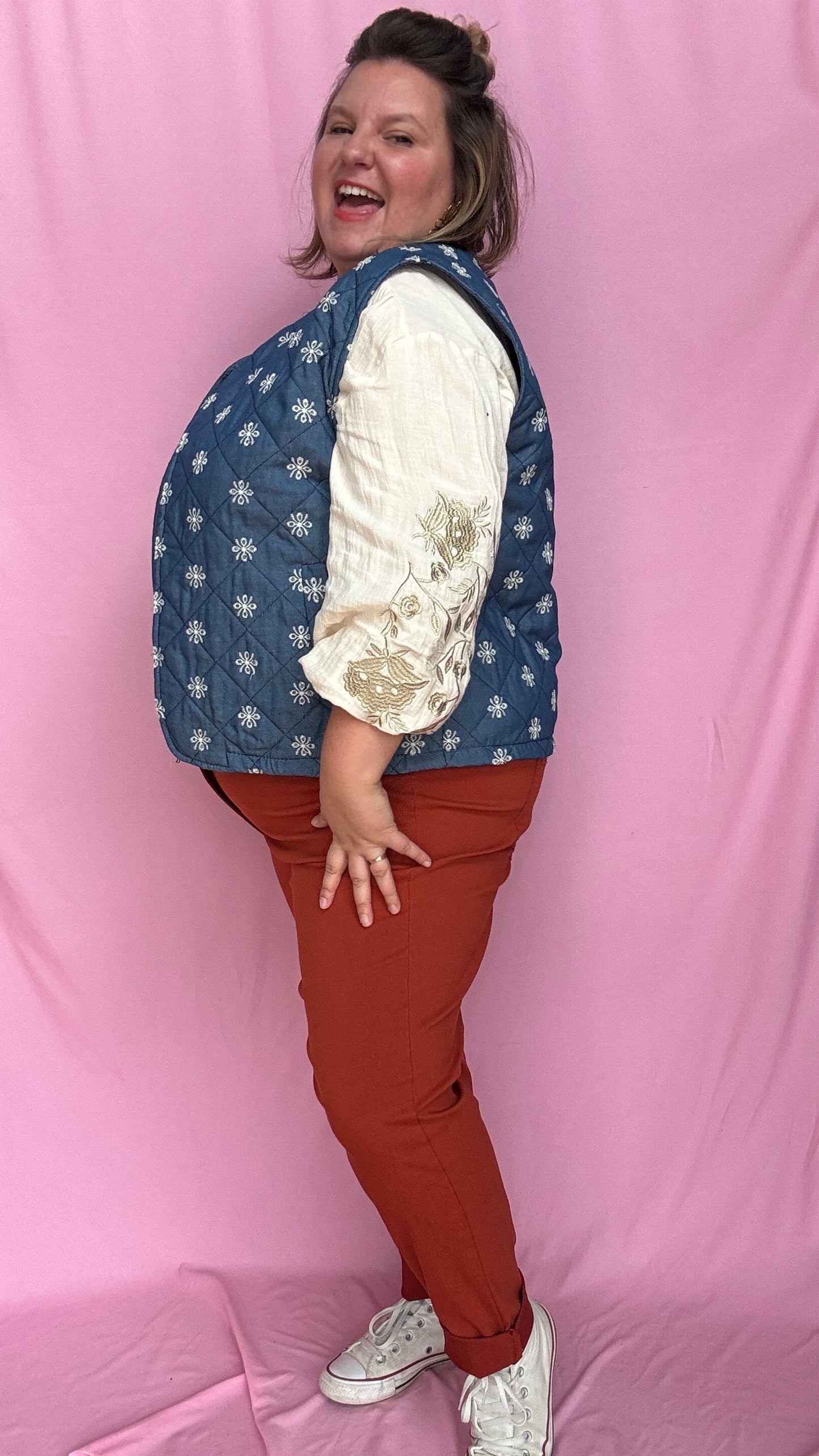 Veste sans manche en jean grande taille, broderies blanches, style bohème et casual